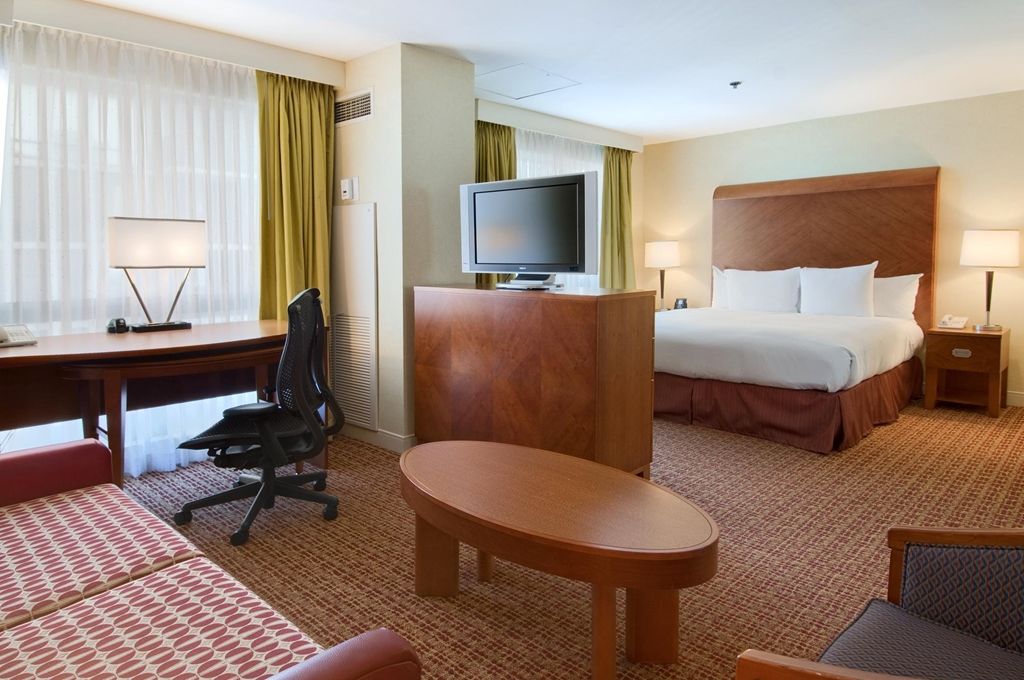 Hilton Magnificent Mile Hotel